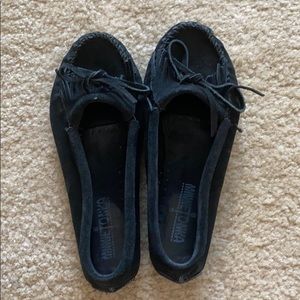 Minnetonka kilty hardsole size 6.